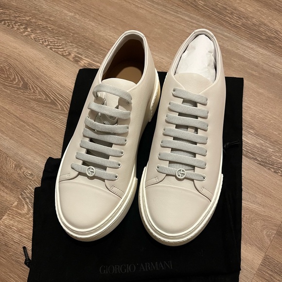 Giorgio Armani Shoes - Giorgio Armani Off-White Leather Low-Top Sneakers